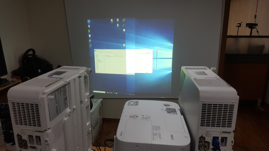 [Advanced] Vertical layout and blending of multiple projectors